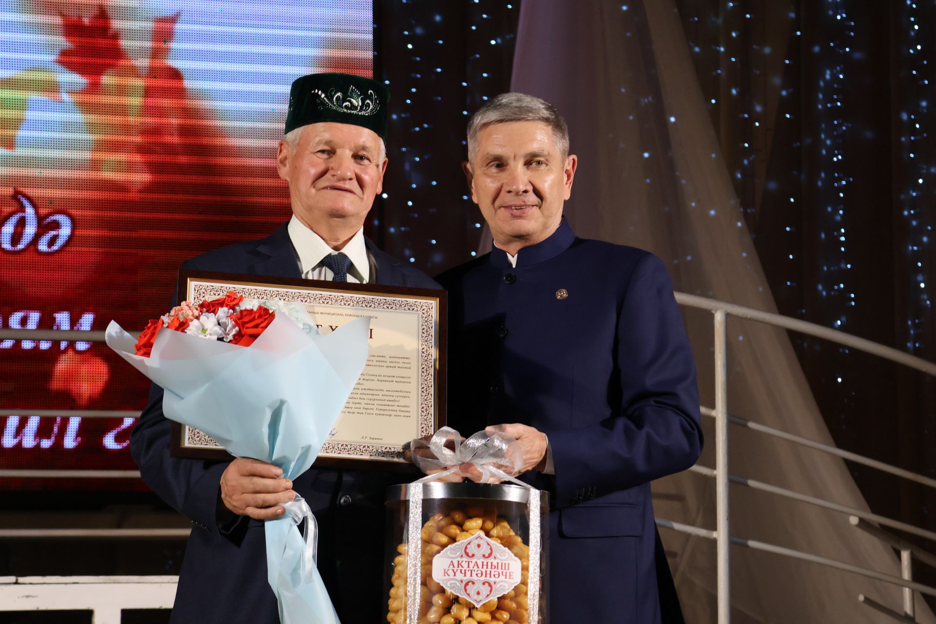 Иҗат, сәнгать һәм дуслык бәйрәме: Фәнәвис Дәүләтбаевны олыладылар (Фотолар)