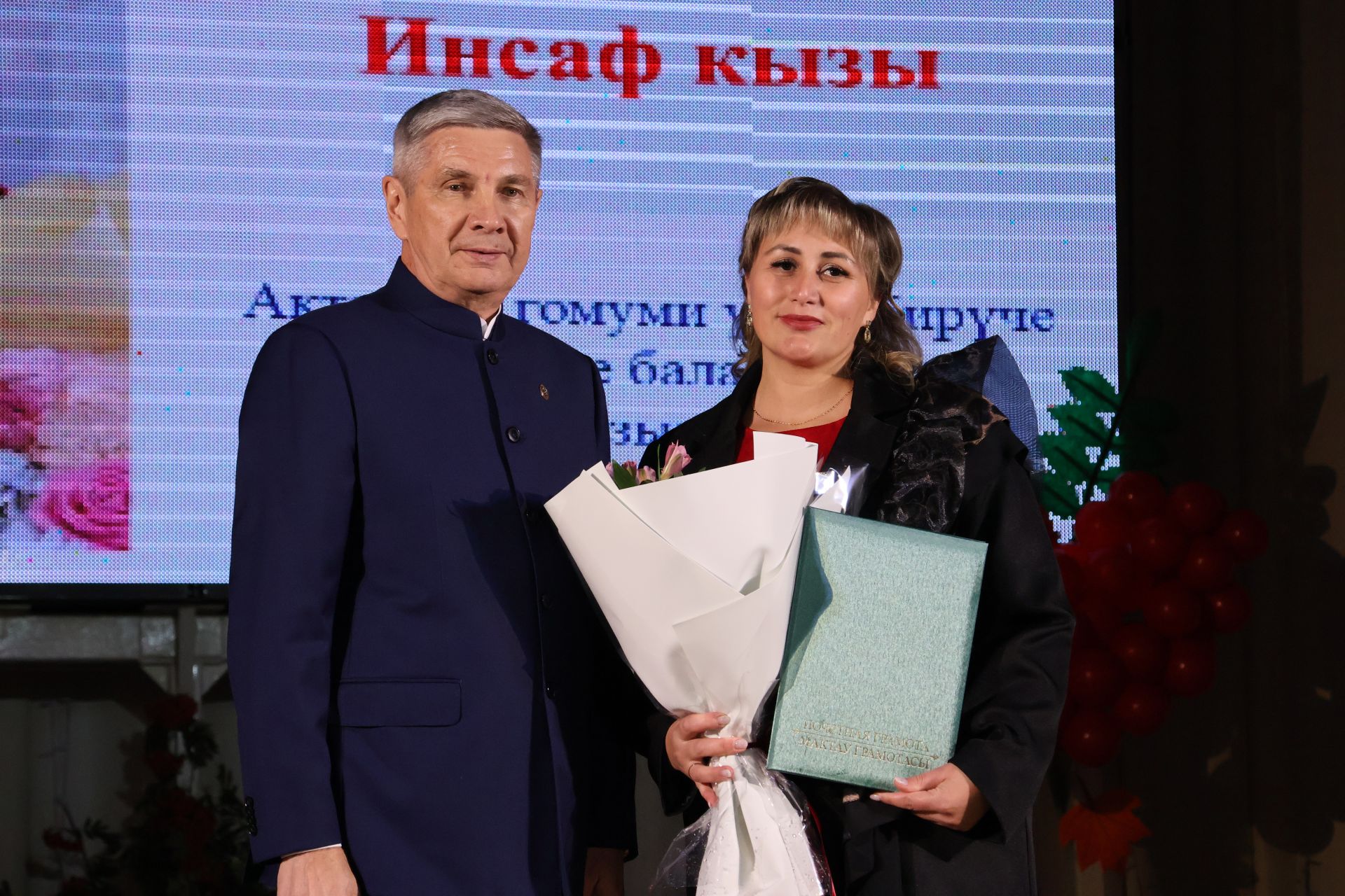 Укытучылар көненә багышланган тантанадан фоторепортаж
