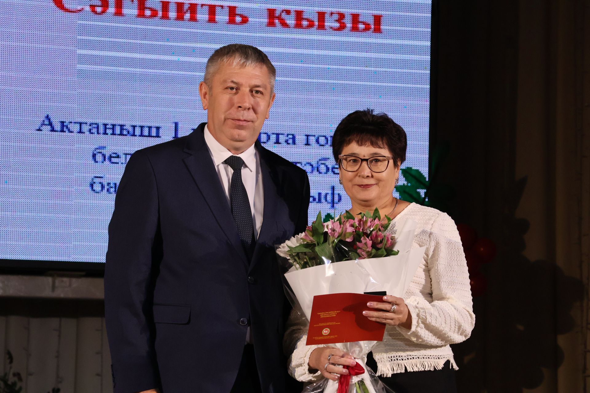 Укытучылар көненә багышланган тантанадан фоторепортаж