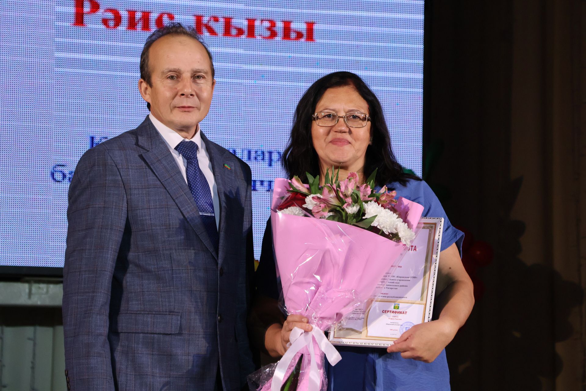 Укытучылар көненә багышланган тантанадан фоторепортаж