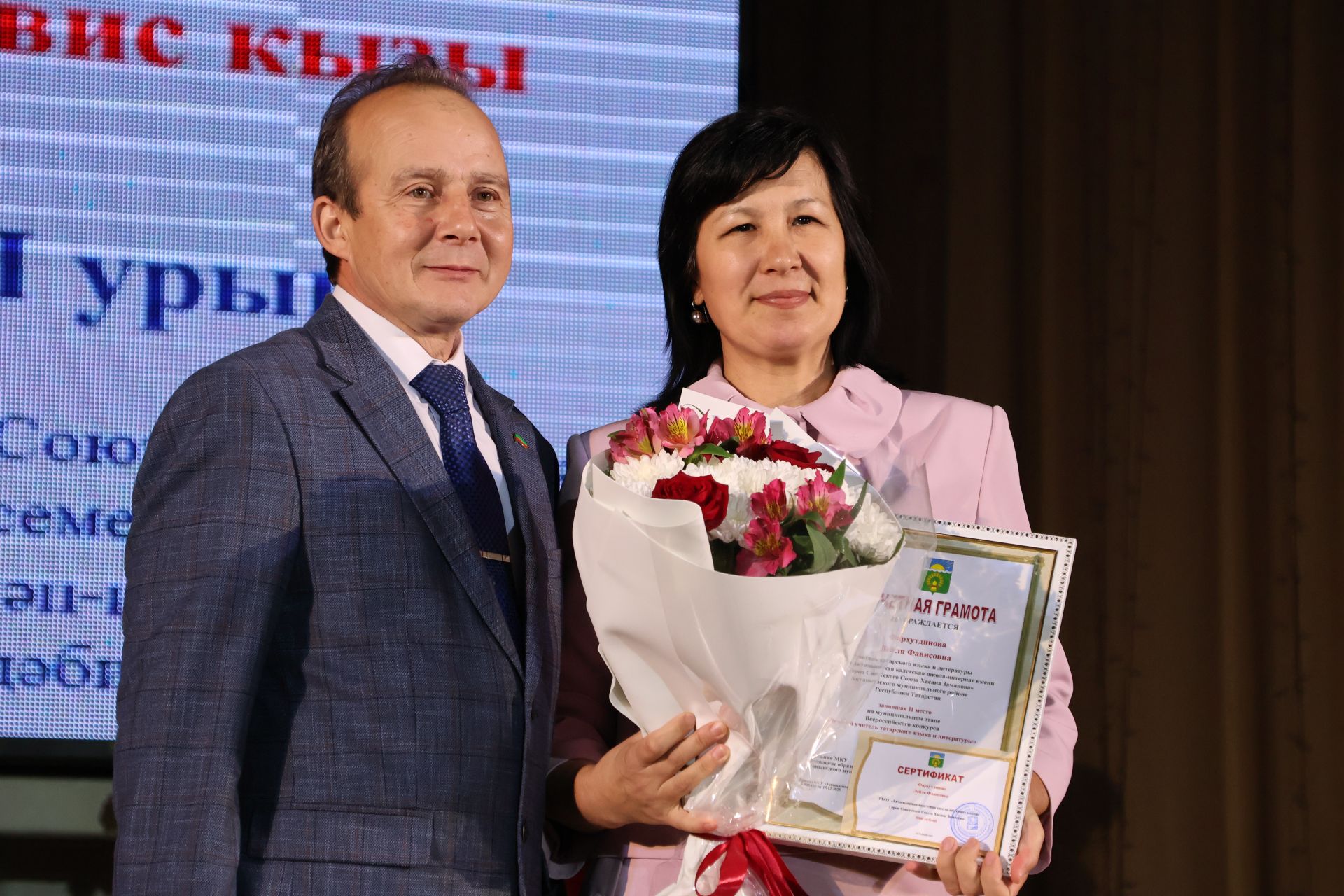 Укытучылар көненә багышланган тантанадан фоторепортаж