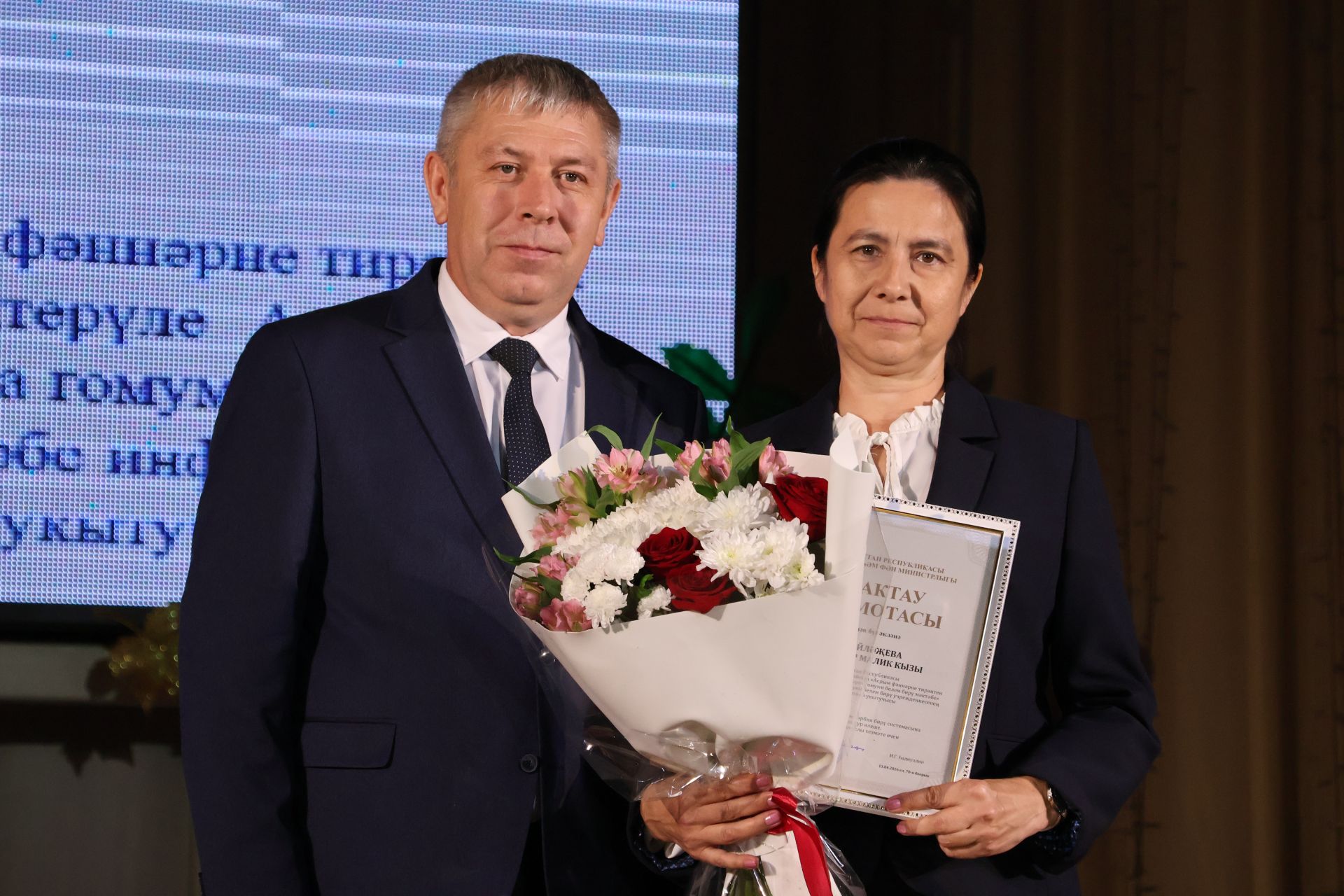 Укытучылар көненә багышланган тантанадан фоторепортаж