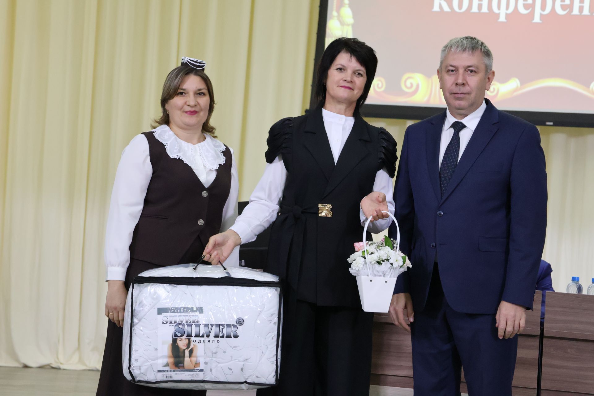 Яңа Әлемдә мәдәният хезмәткәрләре конференциясеннән фоторепортаж