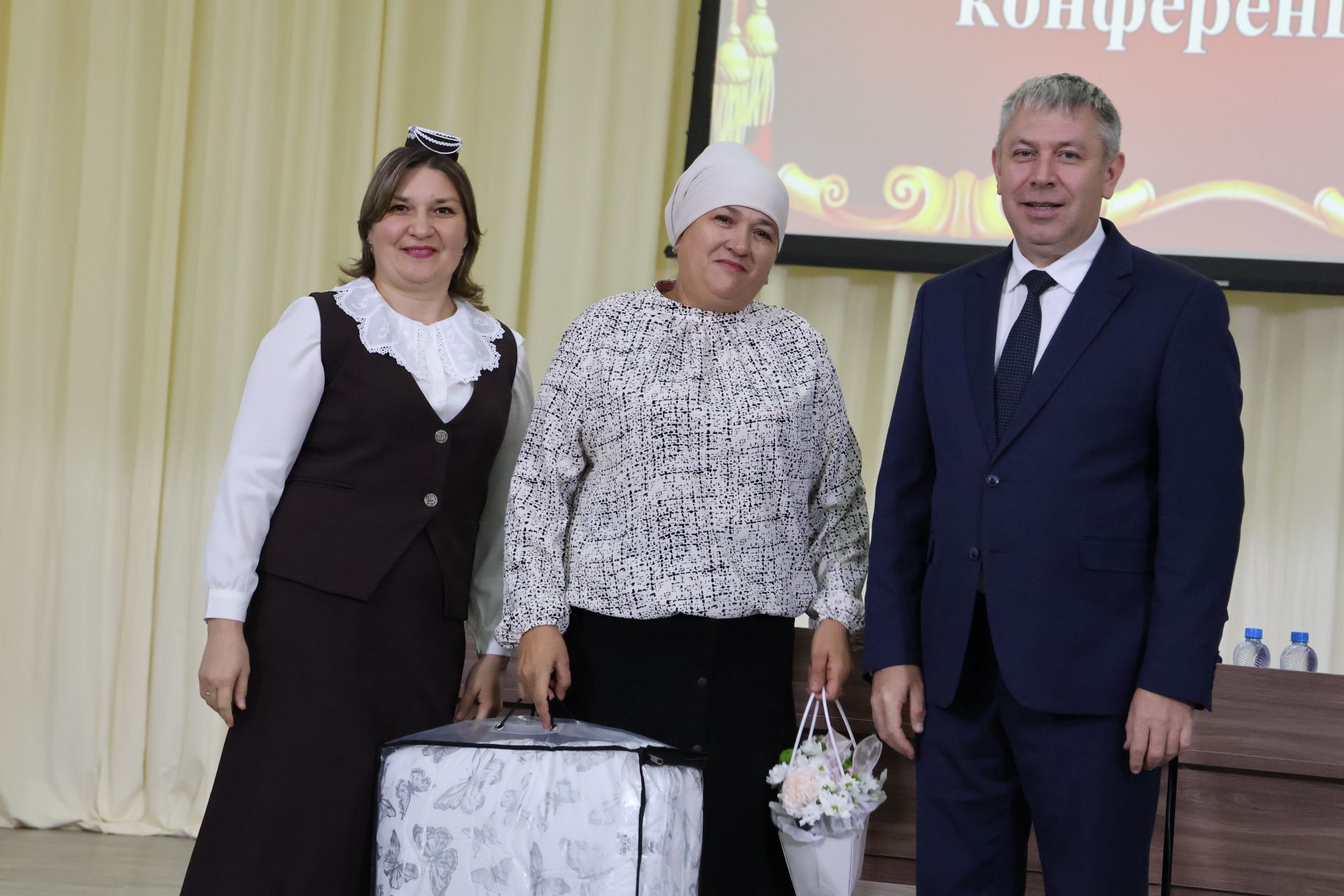 Яңа Әлемдә мәдәният хезмәткәрләре конференциясеннән фоторепортаж