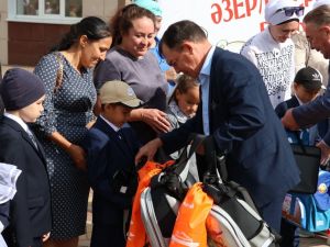 Балаларга булышырга кирәк: Син дә «Мәктәпкә җыенырга ярдәм ит!» акциясенә кушыл!