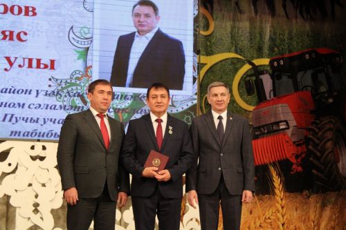 Без кабызган утлар якты янар хезмәт илендә: Алдынгылар җыеныннан безнең репортаж