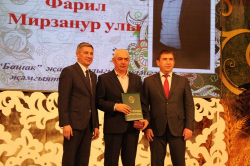 Без кабызган утлар якты янар хезмәт илендә: Алдынгылар җыеныннан безнең репортаж