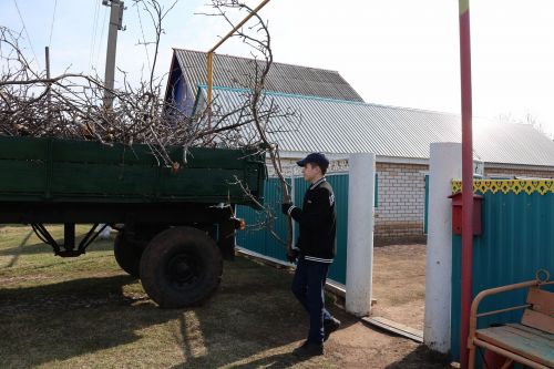 Яңа Әлем мәктәбе волонтерлары хәрби операциядәге райондашыбызның әнисен шефлыкка алды