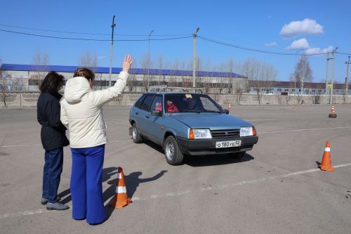 Мөмкинлекләре чикләнмәгән аларның- райондашларыбыз автомобиль йөртүдә осталыкларын сынады  (фотолар)