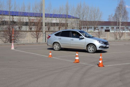 Мөмкинлекләре чикләнмәгән аларның- райондашларыбыз автомобиль йөртүдә осталыкларын сынады  (фотолар)