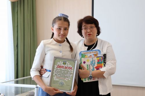 Бүген районыбызның иң оста шәҗәрәчеләрен бүләкләделәр