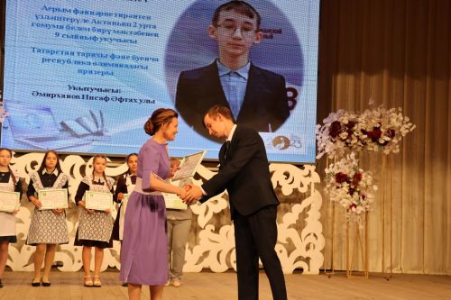 Яхшы укып, актив булсаң – тантанада данланасың...(+безнең фоторепортаж)