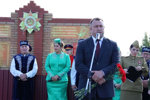 Батырыбыз 81 елдан соң туган авылы Качкынга кайтты (фоторепортаж)