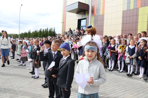 Сәләтле балалар өчен гуманитар гимназия-интернатның Белем бәйрәменнән безнең фоторепортаж