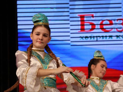 Район мәктәпләре укучылары «Без-бергә!» хәйрия концертының бизәге булдылар (фото, видео)