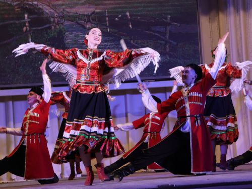 Кичә- Актанышта, иртәгә- Казанда: «Агыйдел» Дәүләт җыр һәм бию ансамбле еллык иҗат концерты белән чыгыш ясый