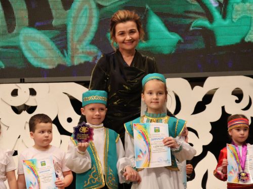 Балалар бакчалары арасында узган «Йолдызлык 2024» фестиваленнән фотолар.