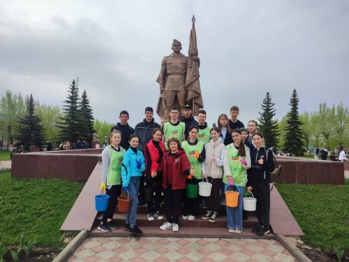 Актанышның икенче мәктәбе Җиңү паркын 9 май бәйрәменә әзерләде