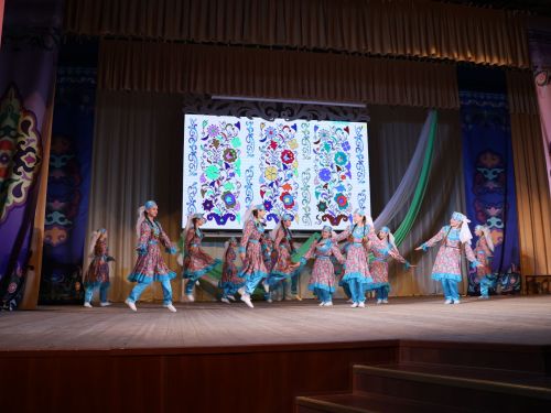 Сәнгатьтә без- бер гаилә: Балалар сәнгать мәктәбенең иҗат концертыннан безнең репортаж