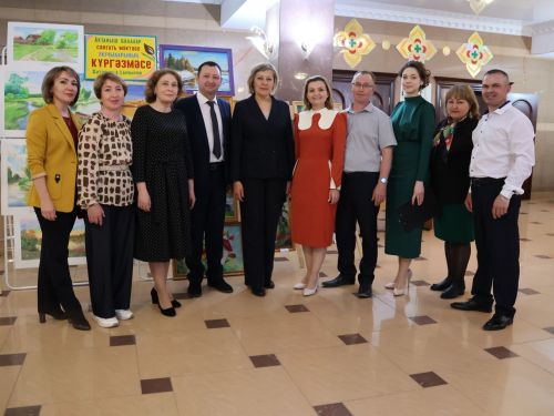 Сәнгатьтә без- бер гаилә: Балалар сәнгать мәктәбенең иҗат концертыннан безнең репортаж