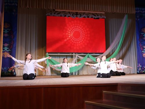 Сәнгатьтә без- бер гаилә: Балалар сәнгать мәктәбенең иҗат концертыннан безнең репортаж