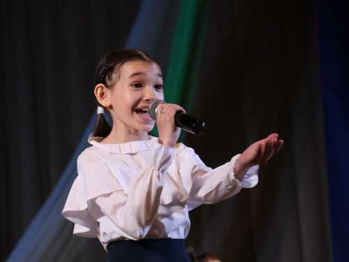 Сәнгатьтә без- бер гаилә: Балалар сәнгать мәктәбенең иҗат концертыннан безнең репортаж