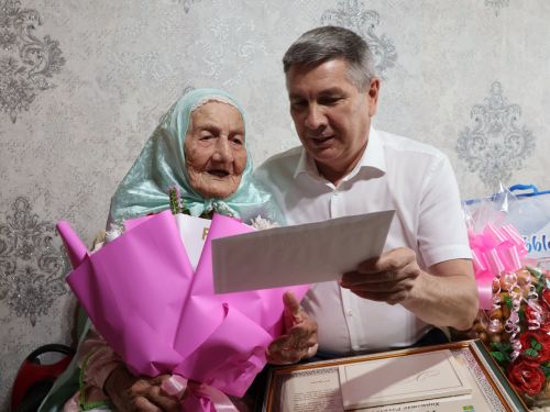 Аккүз авылында яшәүче Рәхилә Госманова 100 яшьлек юбилеен каршылады