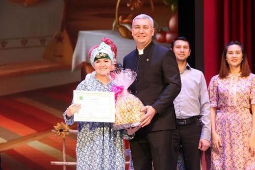 Мөслим сәхнәсендә Актаныш муниципаль театрының «Өйләнәм, бетте-китте!» спектакле зур уңыш белән узды