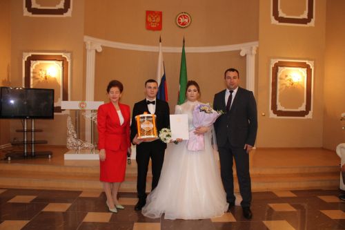 Бүген махсус хәрби операциядә катнашучы якташыбыз сөеклесе белән гаилә корды
