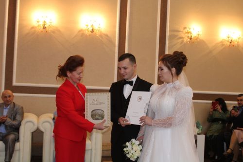 Бүген махсус хәрби операциядә катнашучы якташыбыз сөеклесе белән гаилә корды