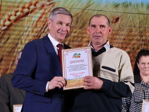 Безнең фоторепортаж: Алдынгылар слеты-2025