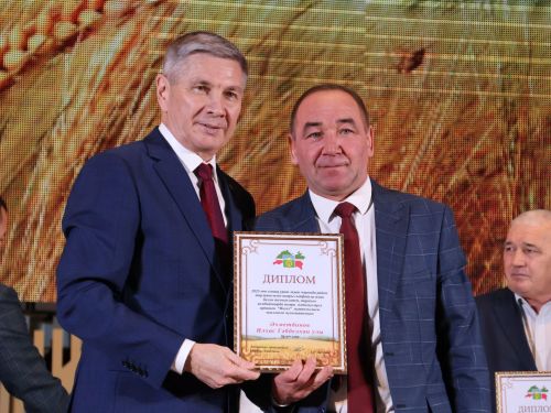 Безнең фоторепортаж: Алдынгылар слеты-2025