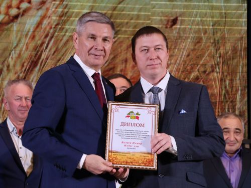 Безнең фоторепортаж: Алдынгылар слеты-2025