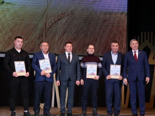 Безнең фоторепортаж: Алдынгылар слеты-2025