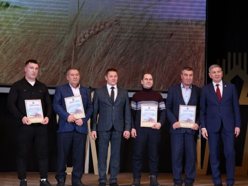 Безнең фоторепортаж: Алдынгылар слеты-2025