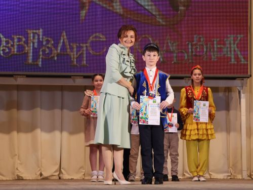 «Йолдызлык» фестиваленең 2 дәрәҗә лауреатларын хөрмәтләү- фотолар