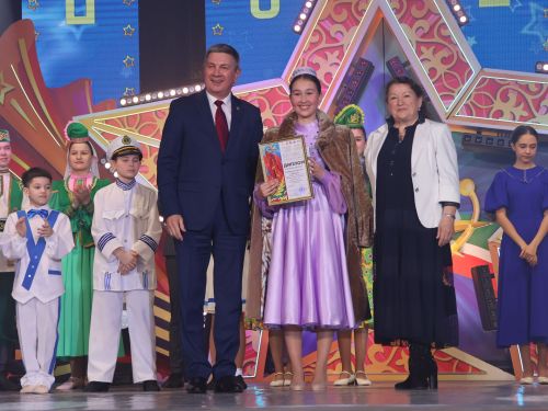Актаныш кызы «Йолдызлык»та тун белән бүләкләнде