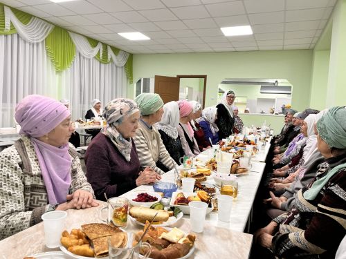 «Ният» хәйрия фонды җитәкчесе Нияз Усманов әнисенең туган авылы Иске Богадыда ифтар мәҗлесе уздырды