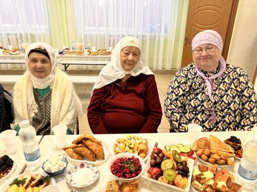«Ният» хәйрия фонды җитәкчесе Нияз Усманов әнисенең туган авылы Иске Богадыда ифтар мәҗлесе уздырды