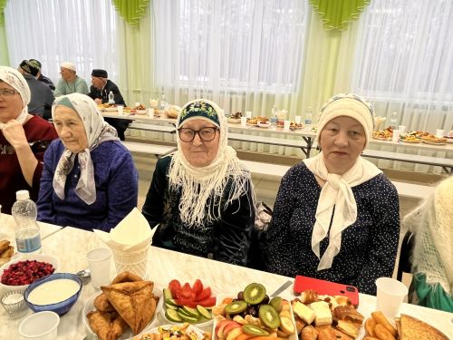 «Ният» хәйрия фонды җитәкчесе Нияз Усманов әнисенең туган авылы Иске Богадыда ифтар мәҗлесе уздырды