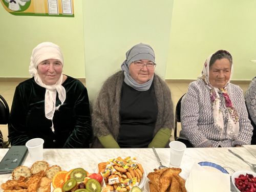 «Ният» хәйрия фонды җитәкчесе Нияз Усманов әнисенең туган авылы Иске Богадыда ифтар мәҗлесе уздырды