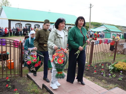 Бүген Такталачык халкы Бөек Җиңү алып килгән 400 батырын искә алды