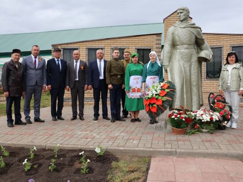 Бүген Такталачык халкы Бөек Җиңү алып килгән 400 батырын искә алды