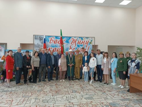 Иске Богады авылында Бөек Җиңү бәйрәмендә махсус хәрби операция батырларына багышлап Хәтер тактасы ачылды
