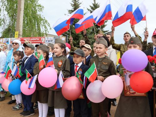 Бүген Такталачык халкы Бөек Җиңү алып килгән 400 батырын искә алды