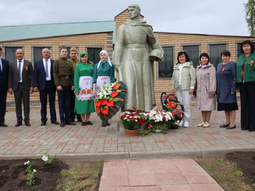 Бүген Такталачык халкы Бөек Җиңү алып килгән 400 батырын искә алды