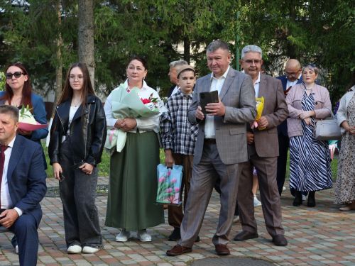«Пар балдак»та мәңгелек мәхәббәт: Актаныш Бриллиант, Зөбәрҗәт һәм Алтын туй юбилярларын котлады