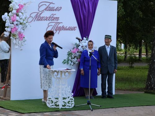 «Пар балдак»та мәңгелек мәхәббәт: Актаныш Бриллиант, Зөбәрҗәт һәм Алтын туй юбилярларын котлады