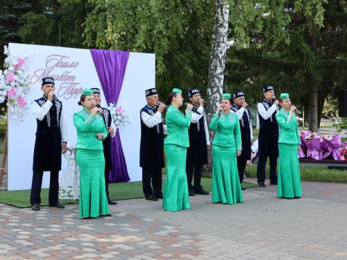 «Пар балдак»та мәңгелек мәхәббәт: Актаныш Бриллиант, Зөбәрҗәт һәм Алтын туй юбилярларын котлады