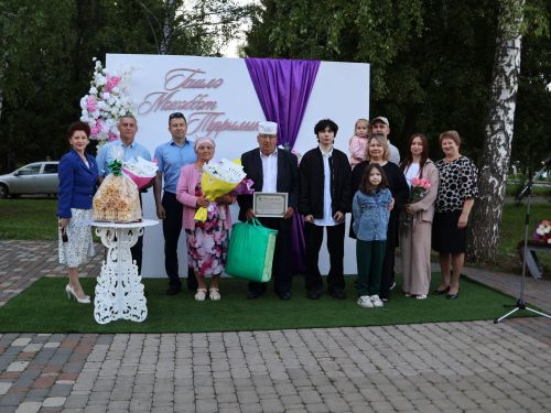 «Пар балдак»та мәңгелек мәхәббәт: Актаныш Бриллиант, Зөбәрҗәт һәм Алтын туй юбилярларын котлады